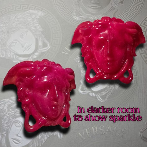 🆕️La Medusa Hot Pink Bag Charm / Keychain with Heart Charm & Pink Tassle - Picture 15 of 16